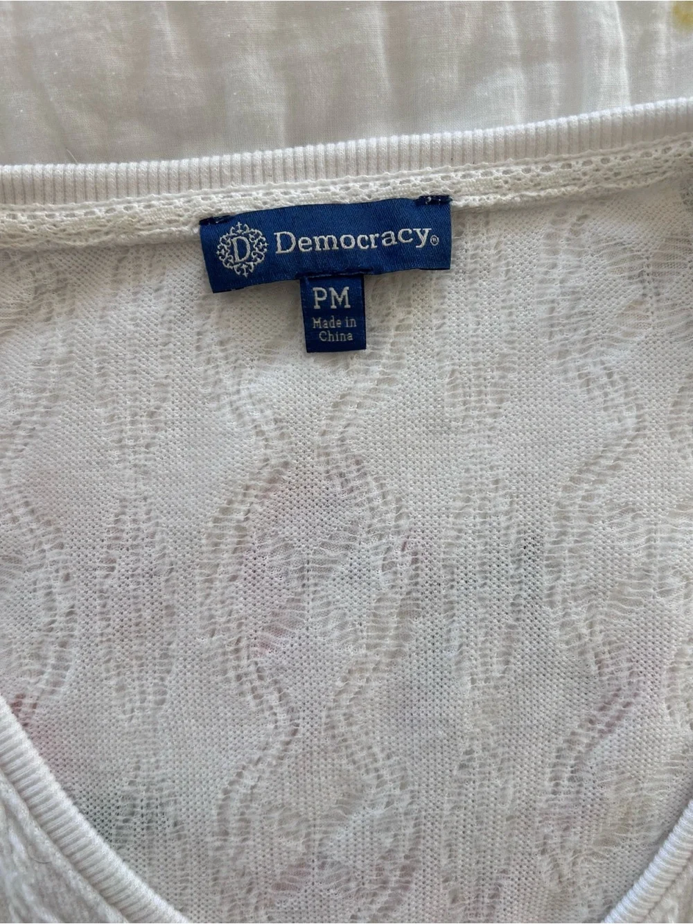 Democracy Ivory Textured V-Neck Split Sleeve Top | Sz PM